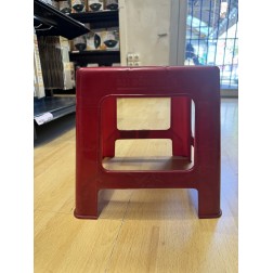 Petit tabouret en plastique