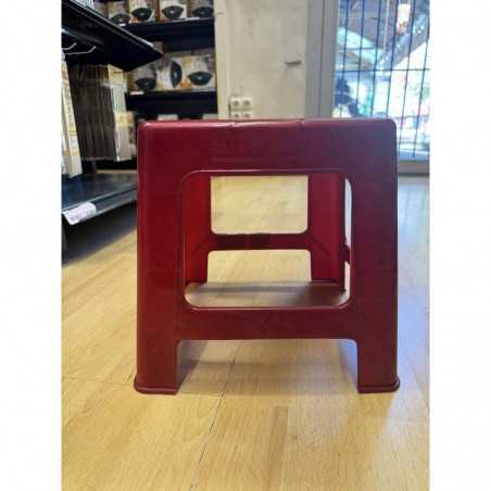 Petit tabouret en plastique