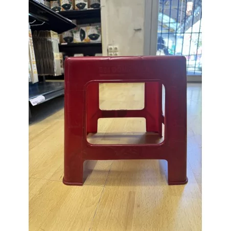 Petit tabouret en plastique