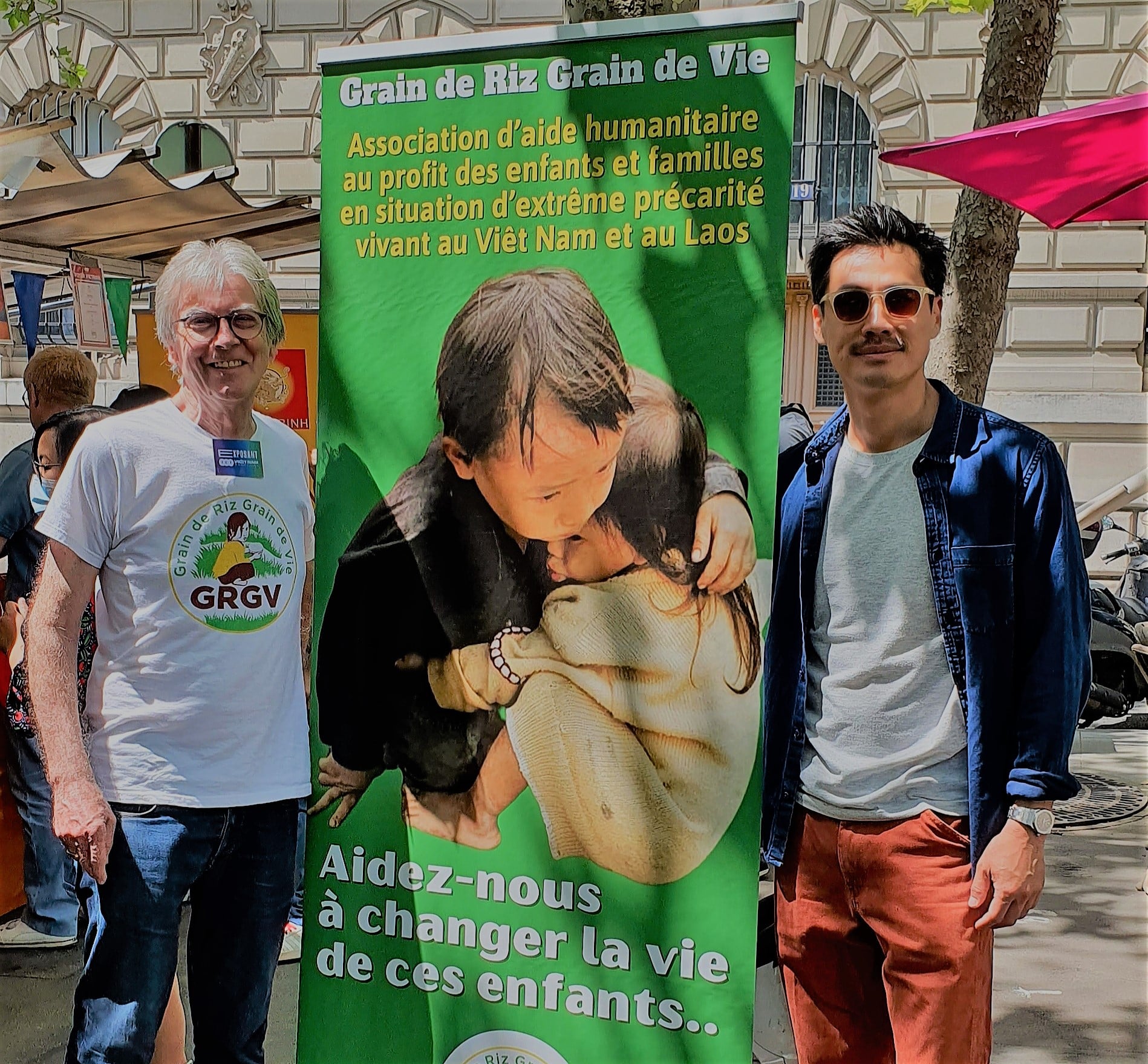 Michel Blanc, fondateur de l'association "Grain de Riz Grain de Vie" et l'acteur Frédéric Chau
